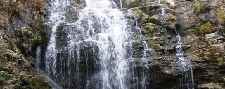 Алтайские красоты: Пещерский водопад