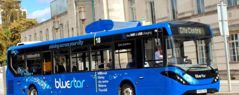 В Великобритании запустили автобус, очищающий воздух
