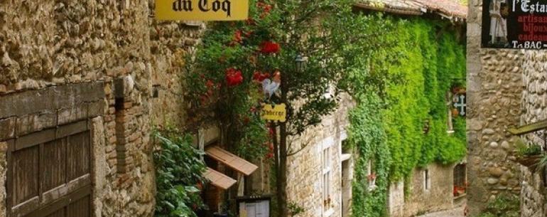 Средневековая деревня Перуж, Франция 