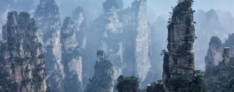 Планета Пандора существует в реальности. Национальный парк Чжанцзязцзе, Китай. Именно это место вдохновило Джеймса Кэмерона на съемку знаменитого Аватара.