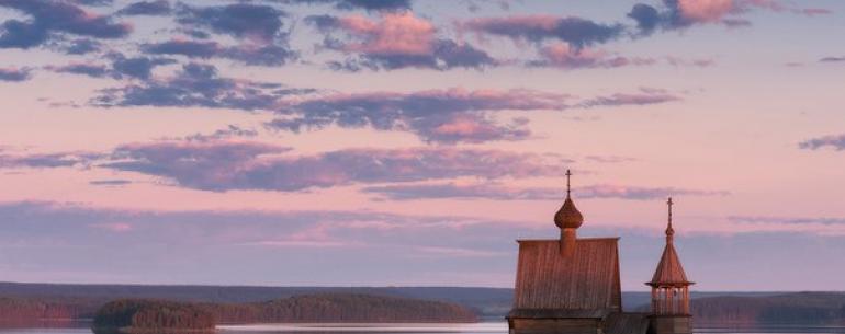 Кенозерский национальный парк, расположенный в Архангельской области, образован в 1991 году. Эта особо охраняемая природная территория является эталоном исторической среды обитания человека, объектом, сохранившим многовековую историю и культуру Русского С