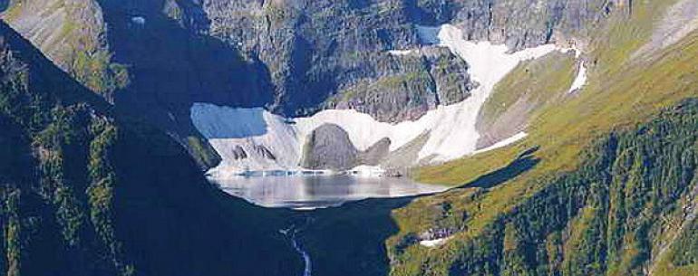 Кинзелюкский водопад — второй по высоте водопад в Азии и России (после Тальникового водопада на Плато Путорана). Согласно измерениям, произведенным в 1989 году, высота водопада (каскада) составляет 328 метров. Расположен в Тофаларии, в труднодоступной гор